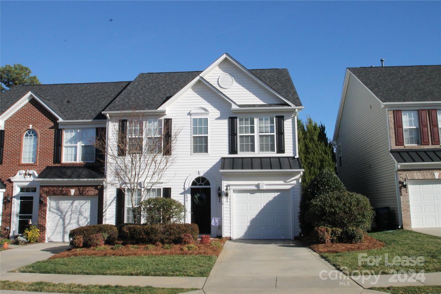 Beautiful Townhome Located in Sunset Point Neighborhood in Rock Hill, 3 Bedrooms, 2.5 Bathrooms, Dining Room, Living Room, Sunroom, Eat In Kitchen with Range, Refrigerator, Microwave & Dishwasher. Laundry Room Located upstairs with Washer & Dryer. 1 Car Garage. Patio.
No Smoking. Call Owner for All Pet Permission. Maximum Occupants 6. Single Family Only.

Home is currently occupied. Viewing appointments will only be scheduled with approved applicants. Approximate availability date is 11/1/2024. (This date is not guaranteed and subject to change.)
