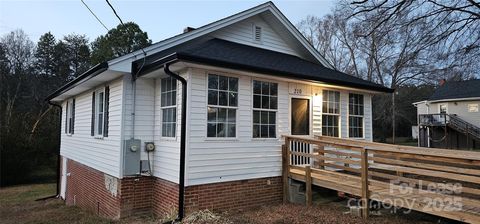 Photo of 210 Lincoln Street, Albemarle, NC 28001 (MLS # 4331562)
