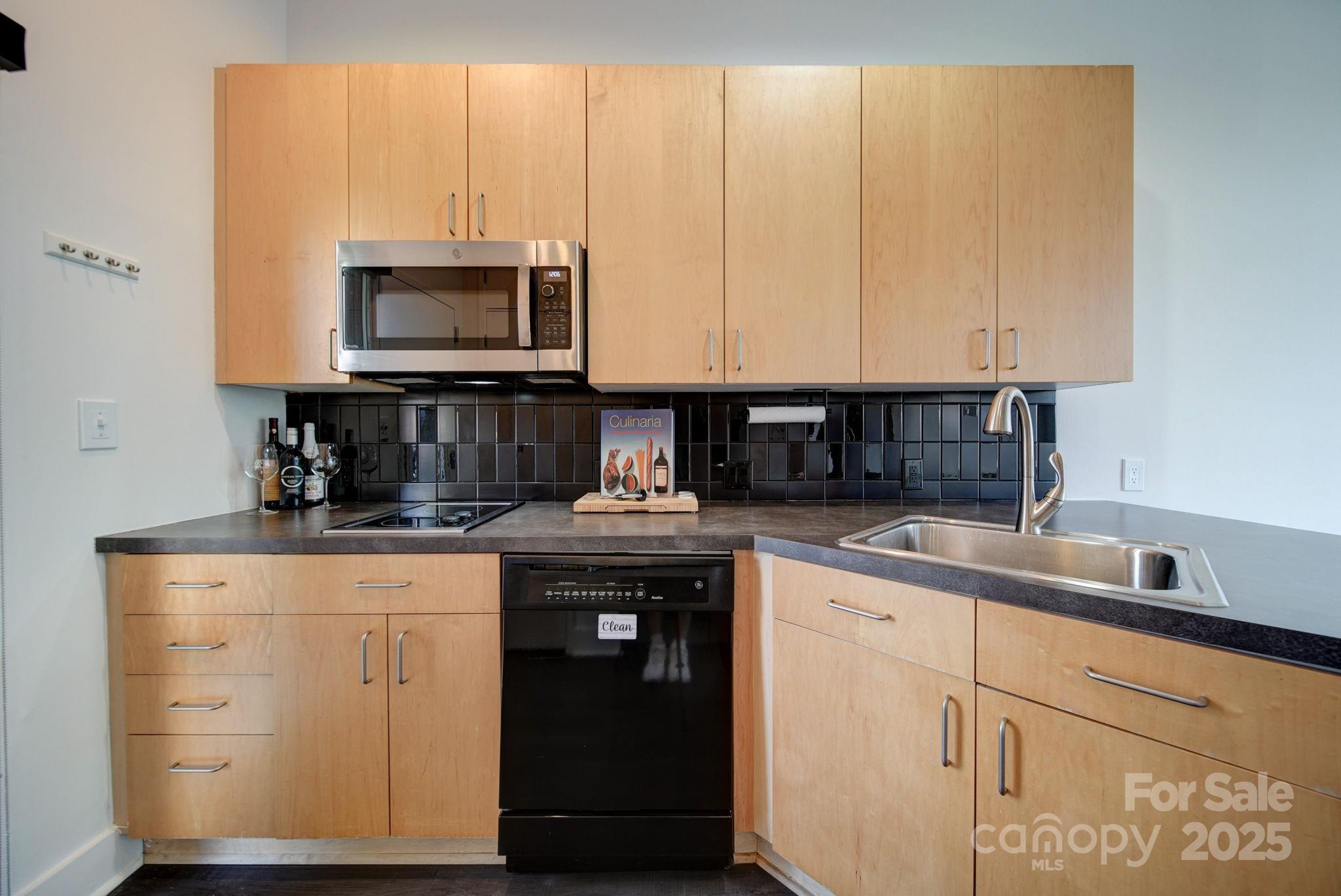 514 W 10th Street 304