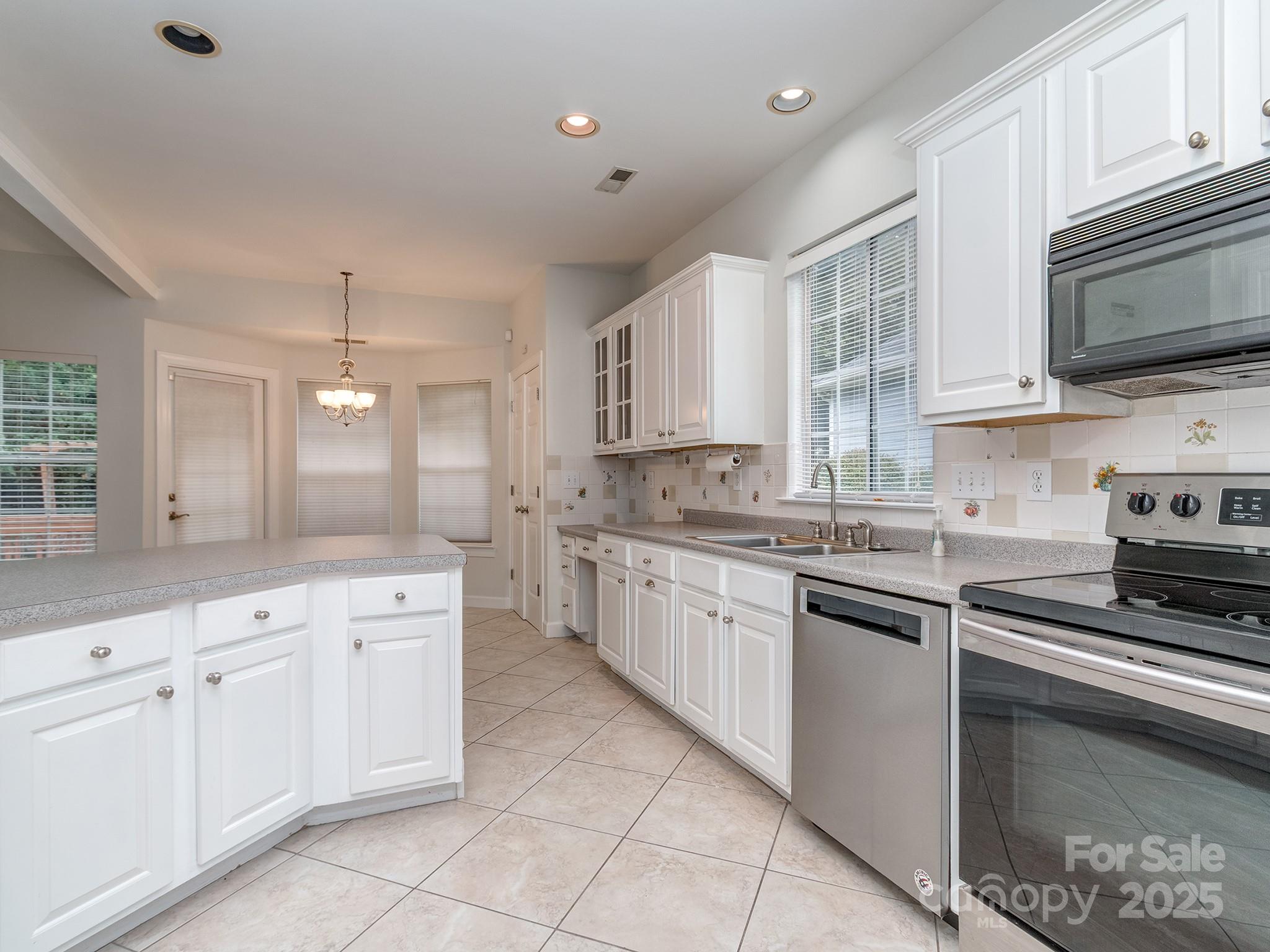 6221 Caslon Court