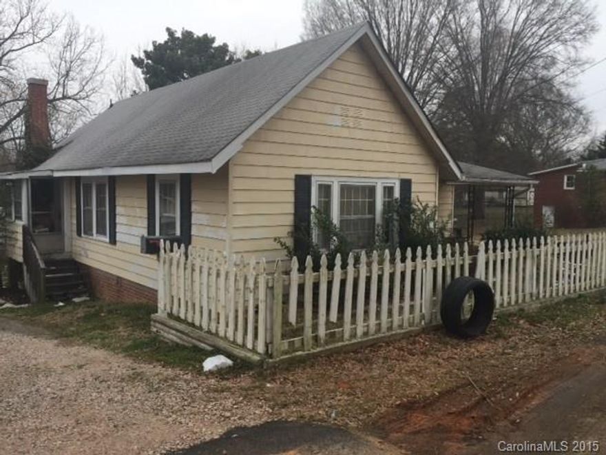 This fixer upper has lots of potential for great starter home or an investment property. Great location close to Research Campus and Village Park!