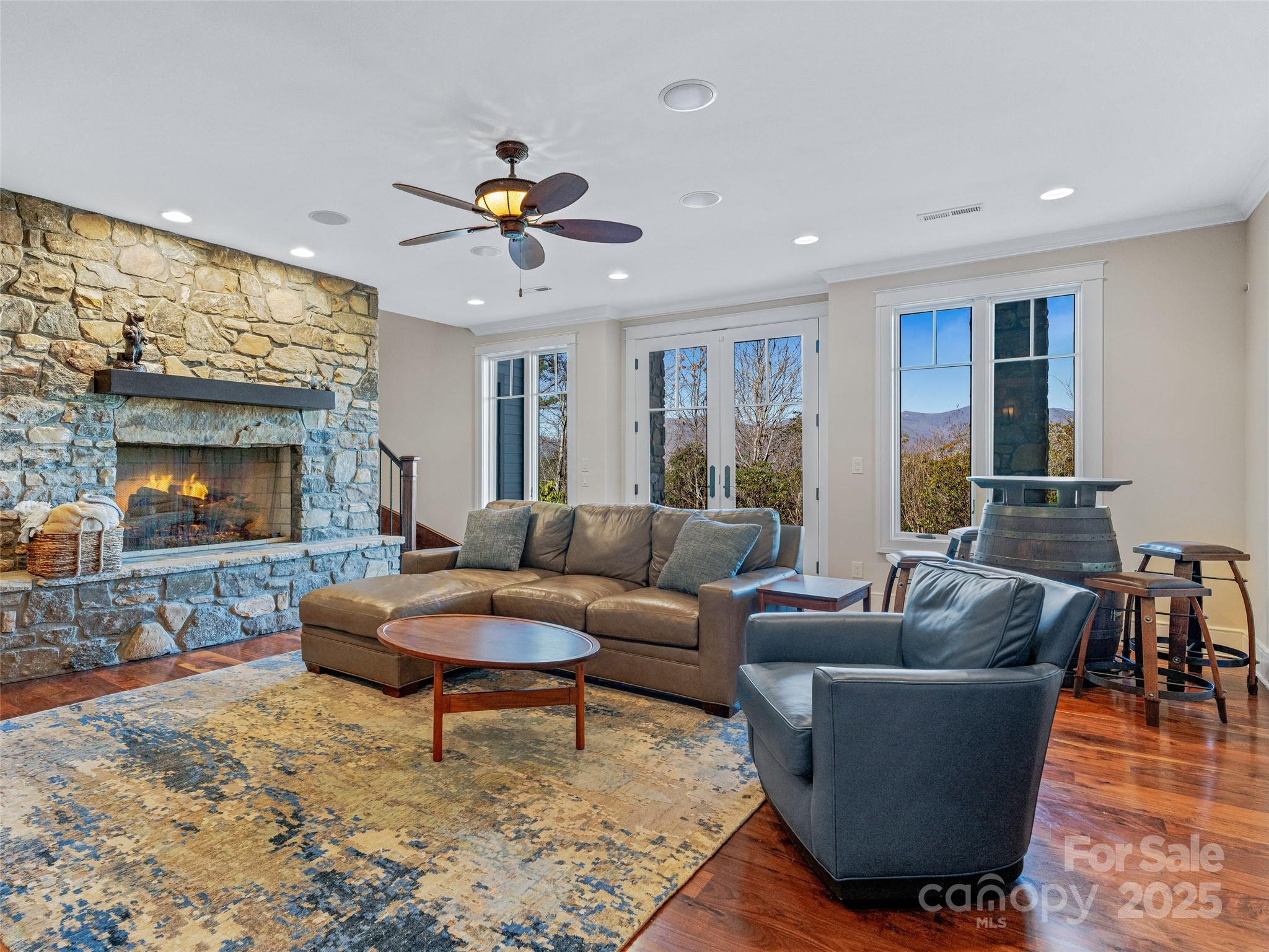 The Settings Of Black Mountain - Residential