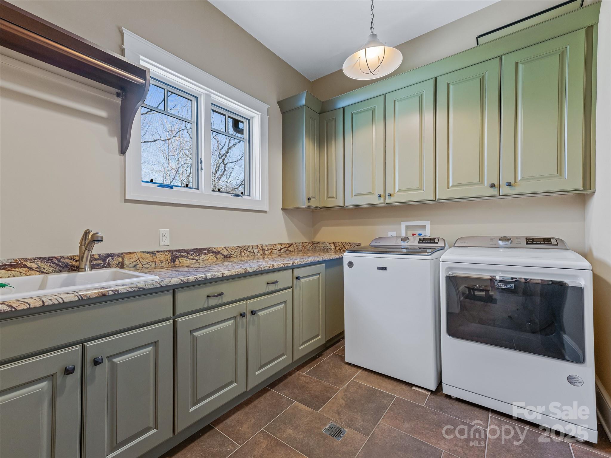 The Settings Of Black Mountain - Residential