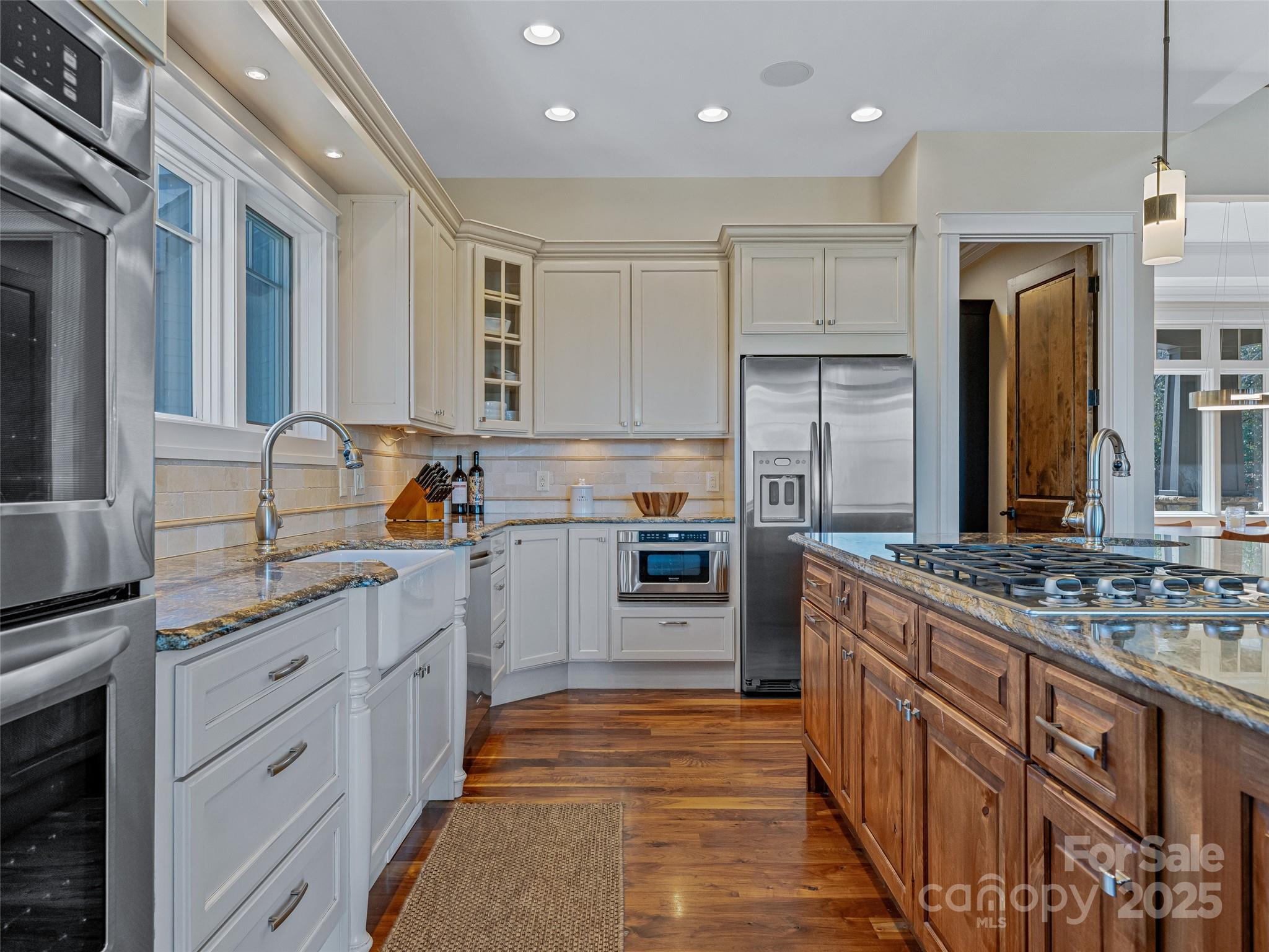 The Settings Of Black Mountain - Residential