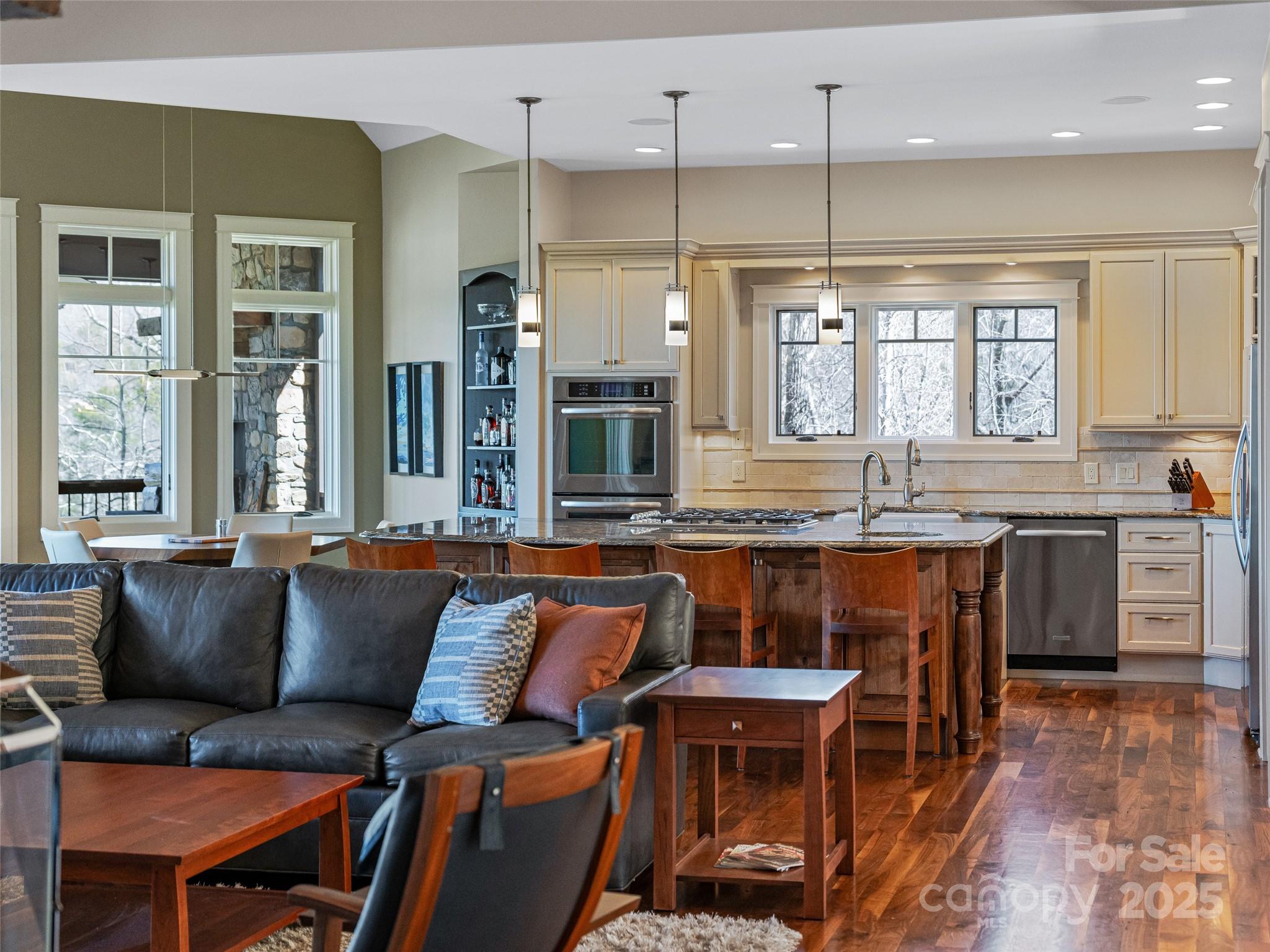 The Settings Of Black Mountain - Residential