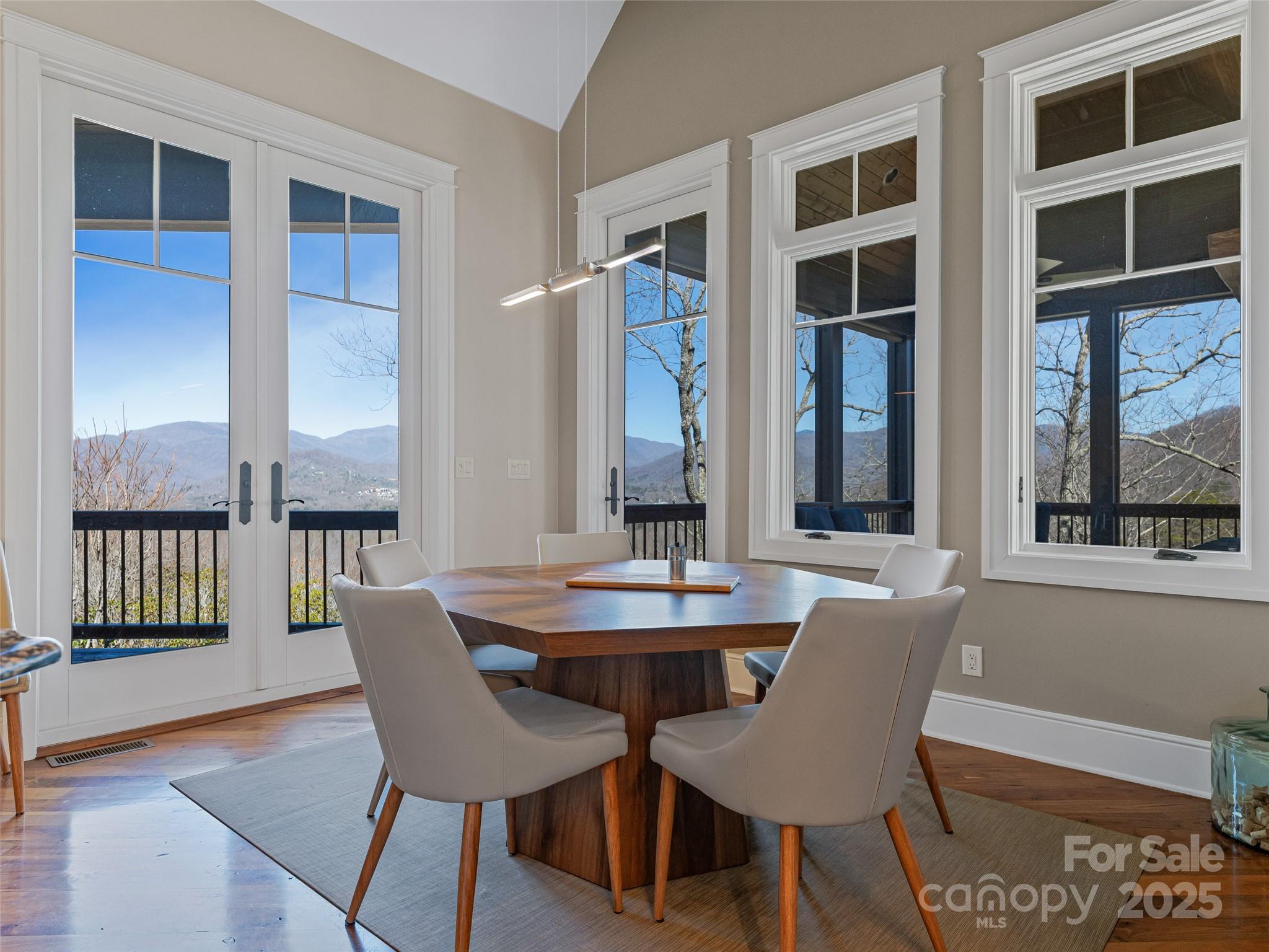 The Settings Of Black Mountain - Residential