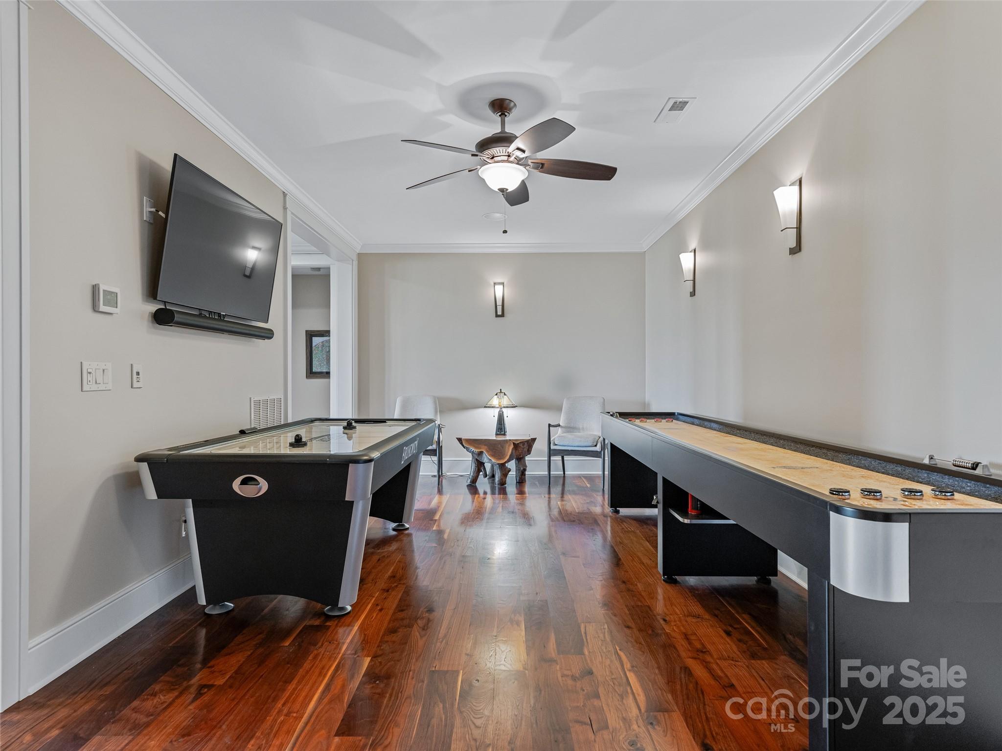 The Settings Of Black Mountain - Residential