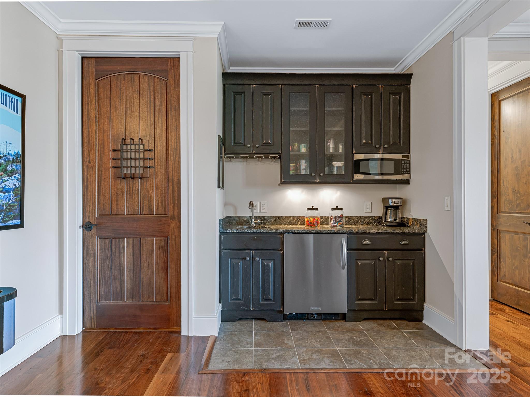 The Settings Of Black Mountain - Residential