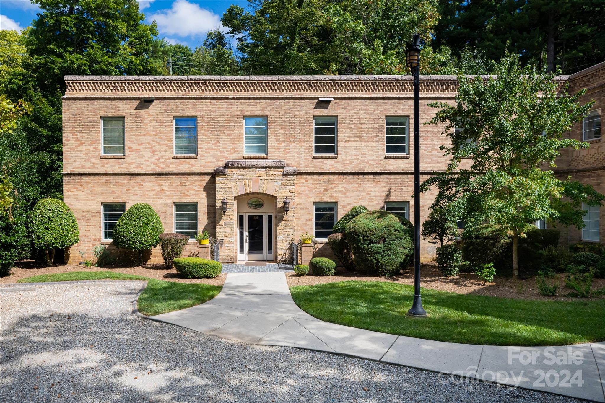 6 Village Lane B100
