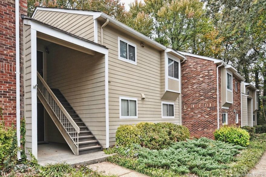 Wow! Prepare to be impressed!  Totally renovated, first floor garden unit near SouthPark.  This unit looks brand new.
Hardwoods in entry and kitchen, new ss appl., granite countertops, brushed nickel hardware.  New carpet throughout, new paint throughout, updated baths.  There is nothing left for you to do!  Move right in and start enjoying this super convenient location.  Walk to the Harris YMCA. Within minutes of great shopping and great schools! LOW monthly HOA dues.