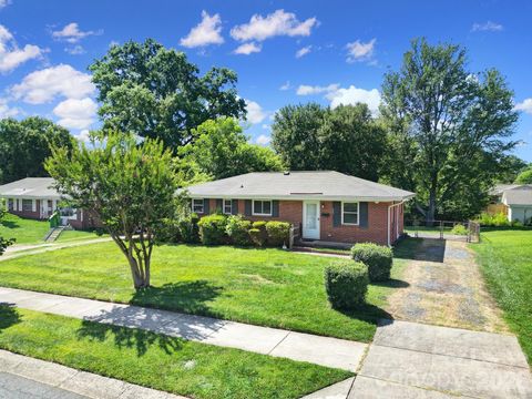 Photo of 4301 Briarhill Drive, Charlotte, NC 28215 (MLS # 4394315)