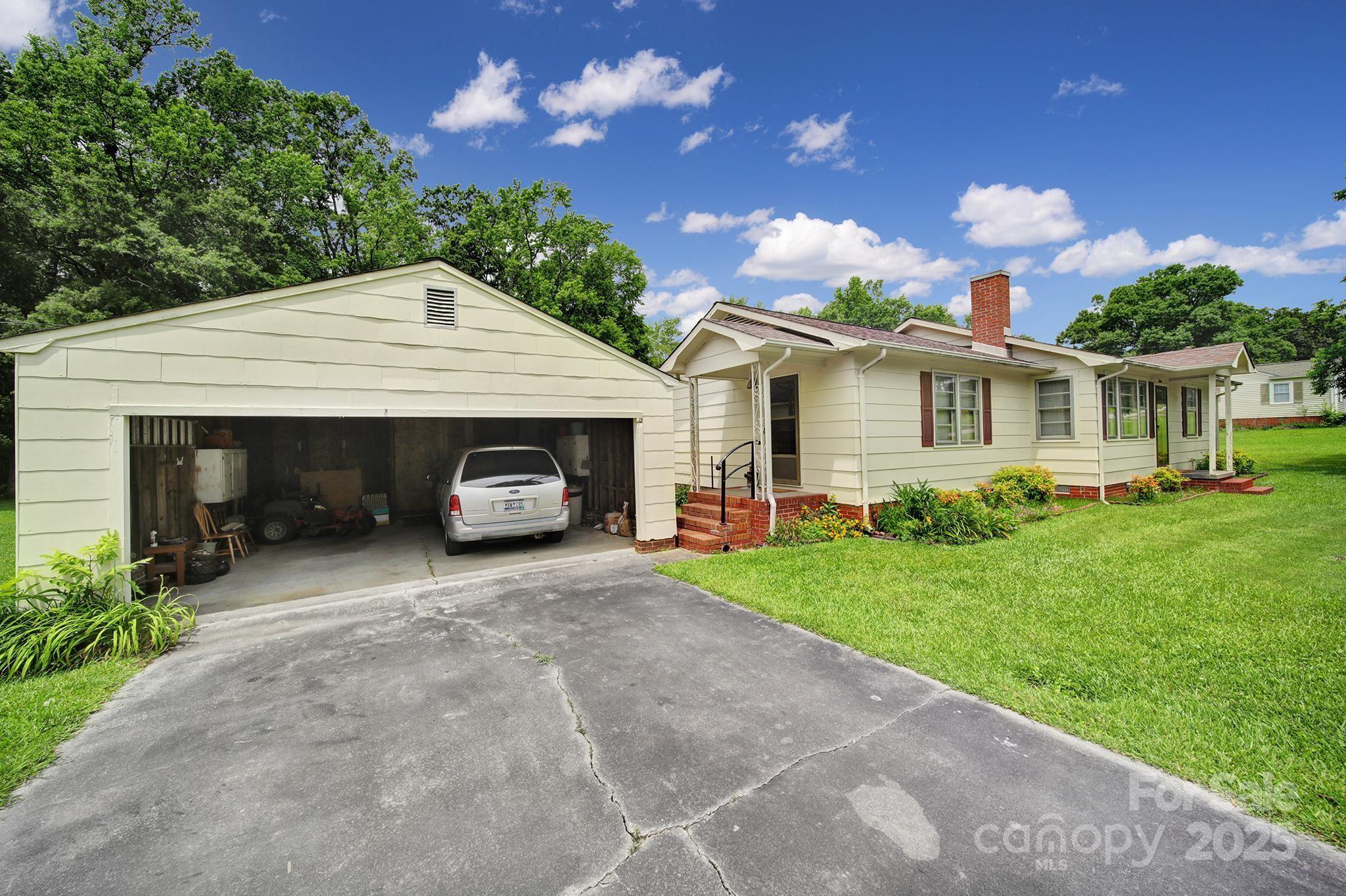 2084 Old Evans Circle