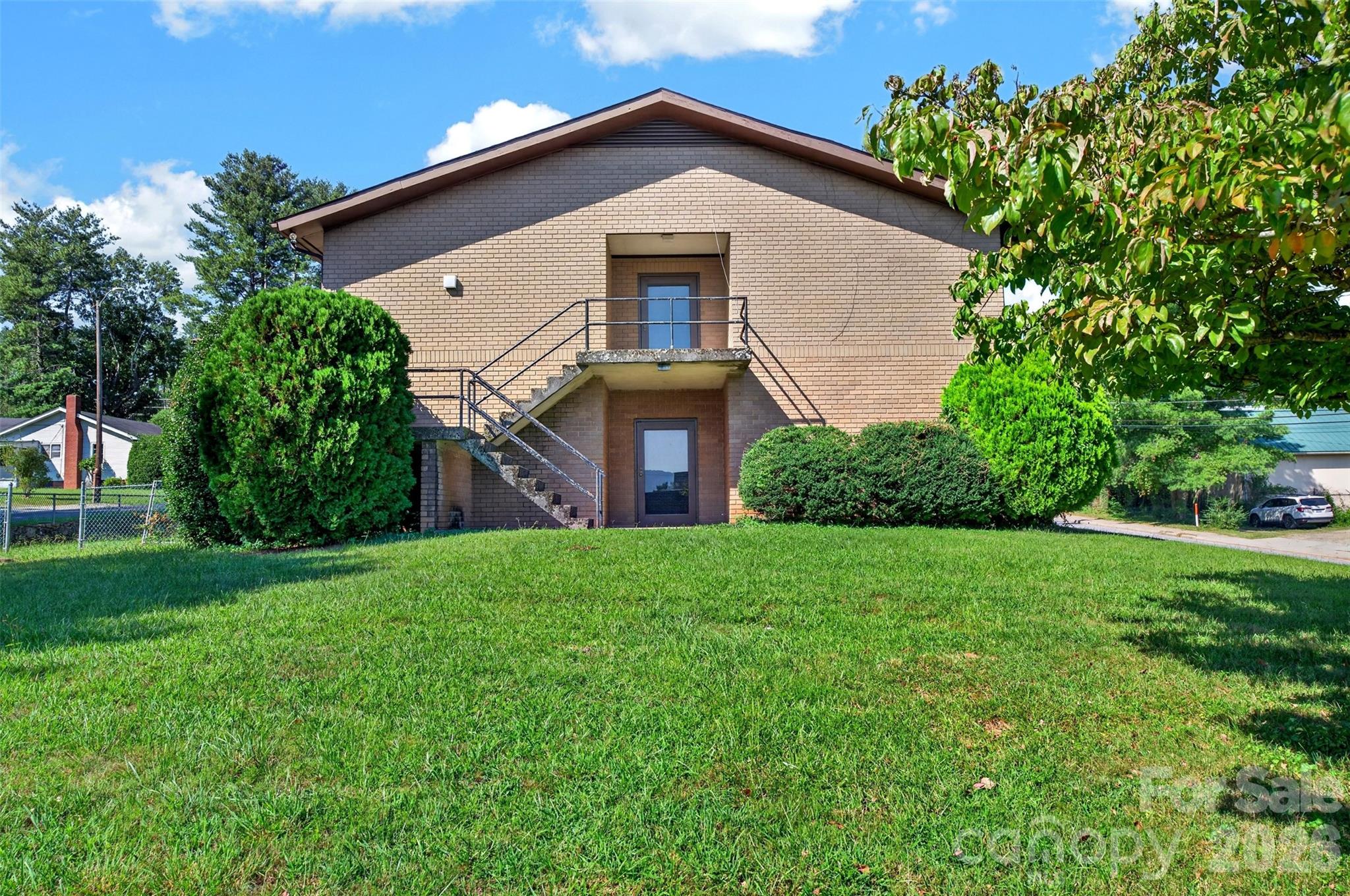 5 & 10 Gaines Avenue