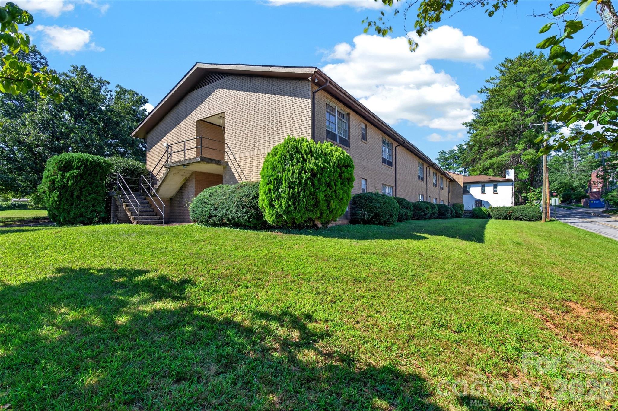 5 & 10 Gaines Avenue
