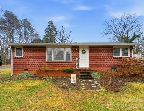 Photo of 1519 N Frye Avenue, Newton, NC 28658 (MLS # 4335902)