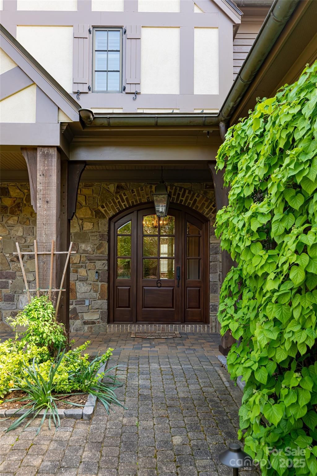 6 Golfside Court