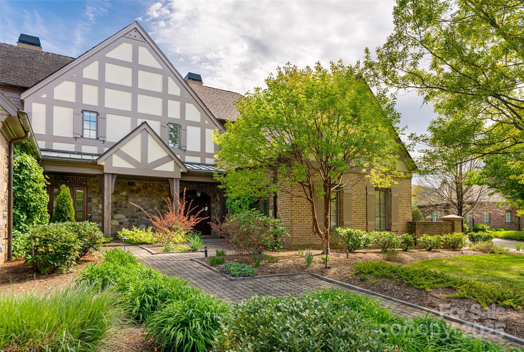 6 Golfside Court
