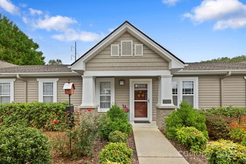 Photo of 5303 Wood Duck Way, Hendersonville, NC 28792 (MLS # 4307920)