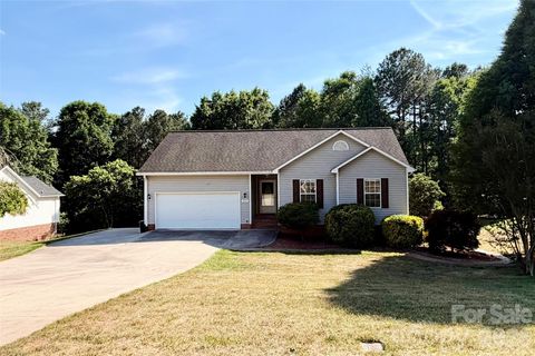 Photo of 4967 Addison Lane, Hickory, NC 28601 (MLS # 4383101)