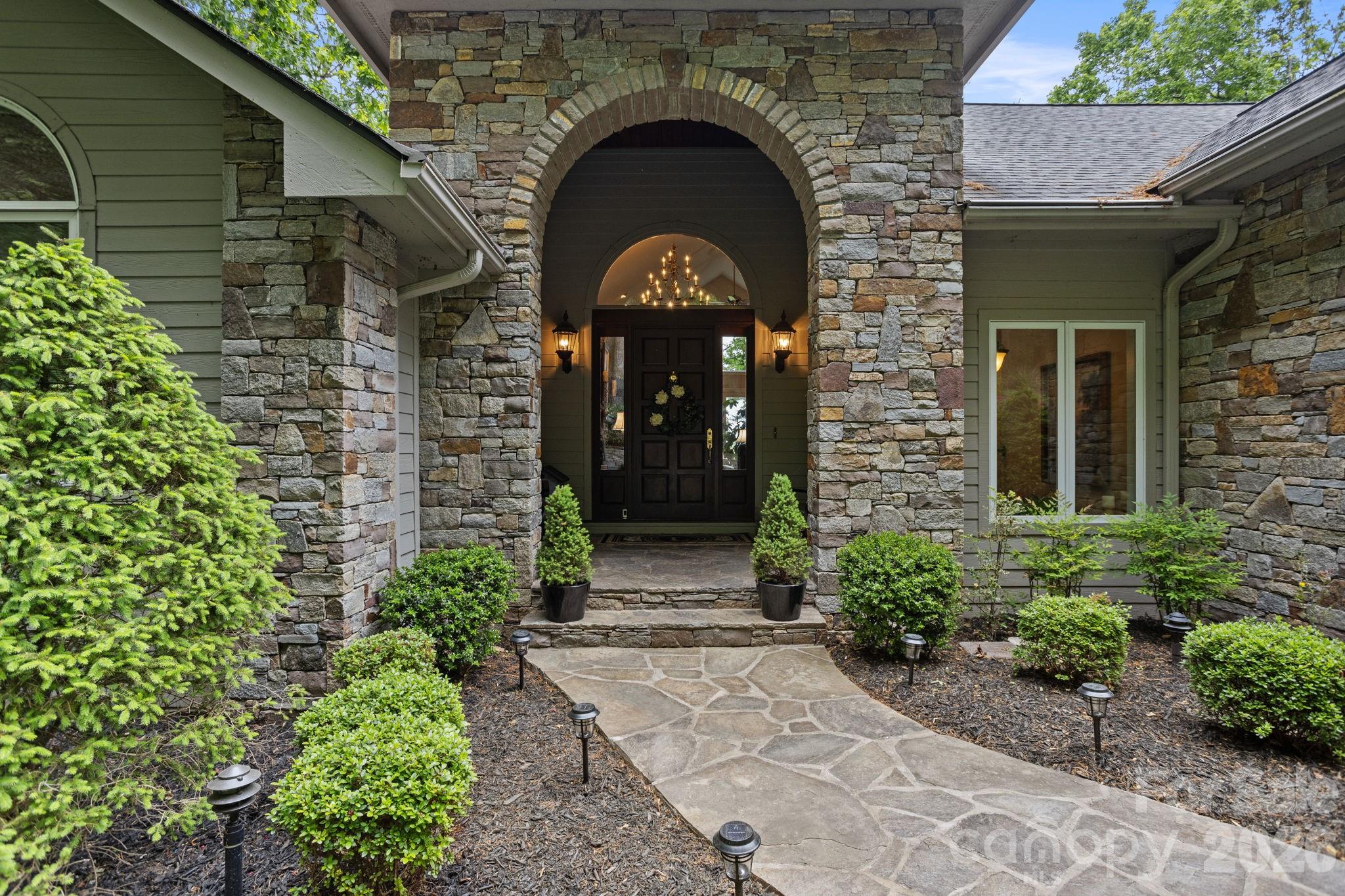 209 Pineholt Lane