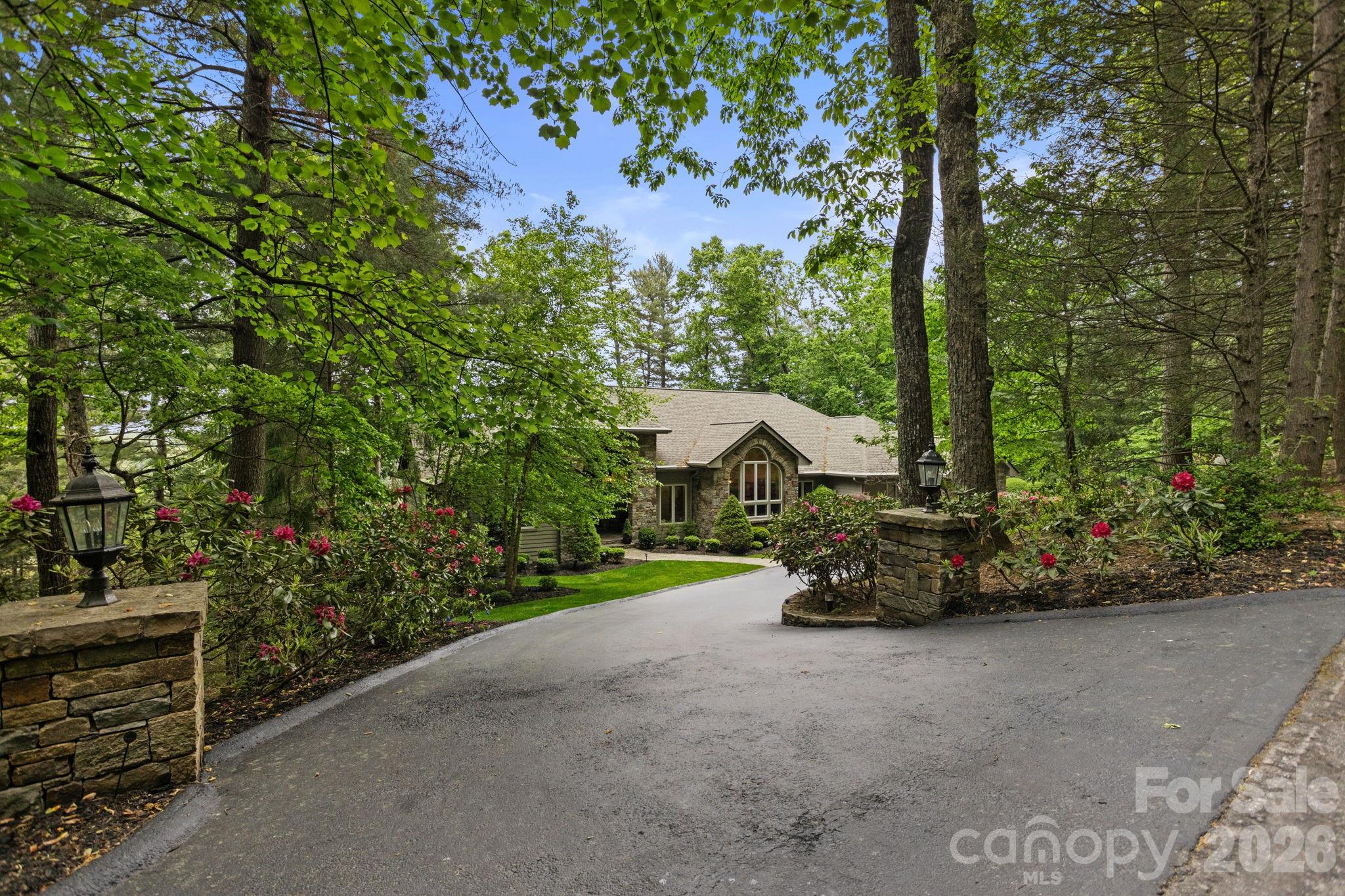 209 Pineholt Lane
