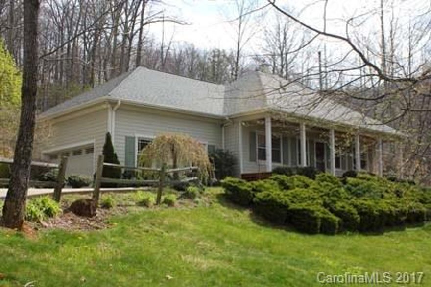 Beautiful custom designed home with 3/2, vaulted Great Rm w/gas log FP, formal DR w/custom lighting, mstr ste w/shower & soaking tub, radiant floor heating & walk-in closet. Vaulted ceilings, wood flooring. Split BD plan, 2nd bath w/tub/shower. Large laundry w/tile floor, solar tube lighting. Custom kitchen w/brkfst bar, pantry, gas oven/range & built-in brkfst nook. Raised gardens, private decking & screened porch. Dimensions on amenities sheet.