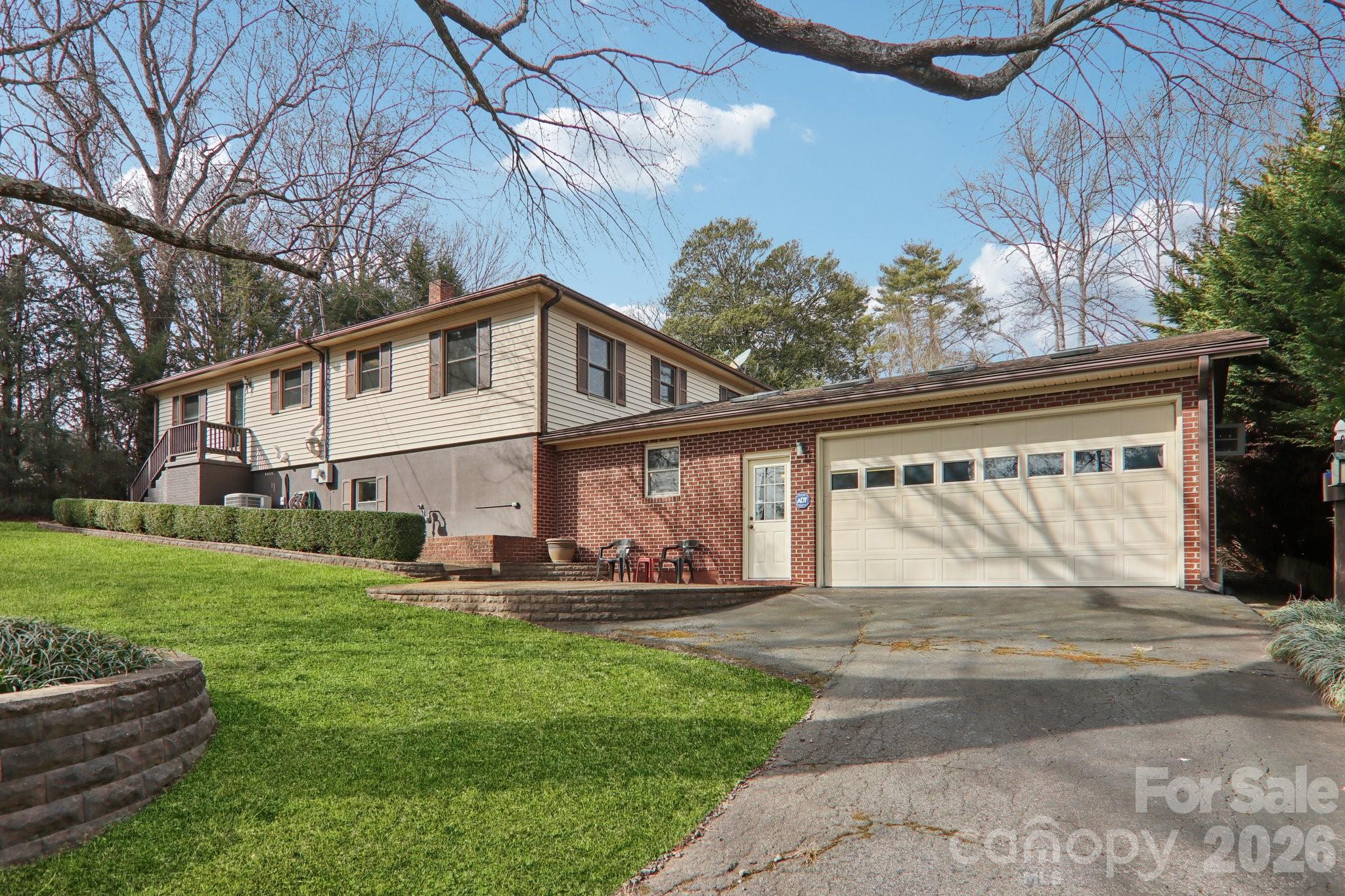 10 S Oak Forest Drive