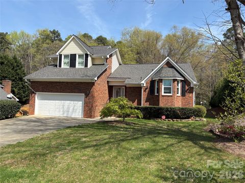 Photo of 810 Balsam Terrace, Charlotte, NC 28214 (MLS # 4362254)