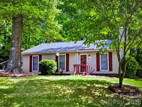 Photo of 10200 Cairnsmore Place, Charlotte, NC 28227 (MLS # 4377117)