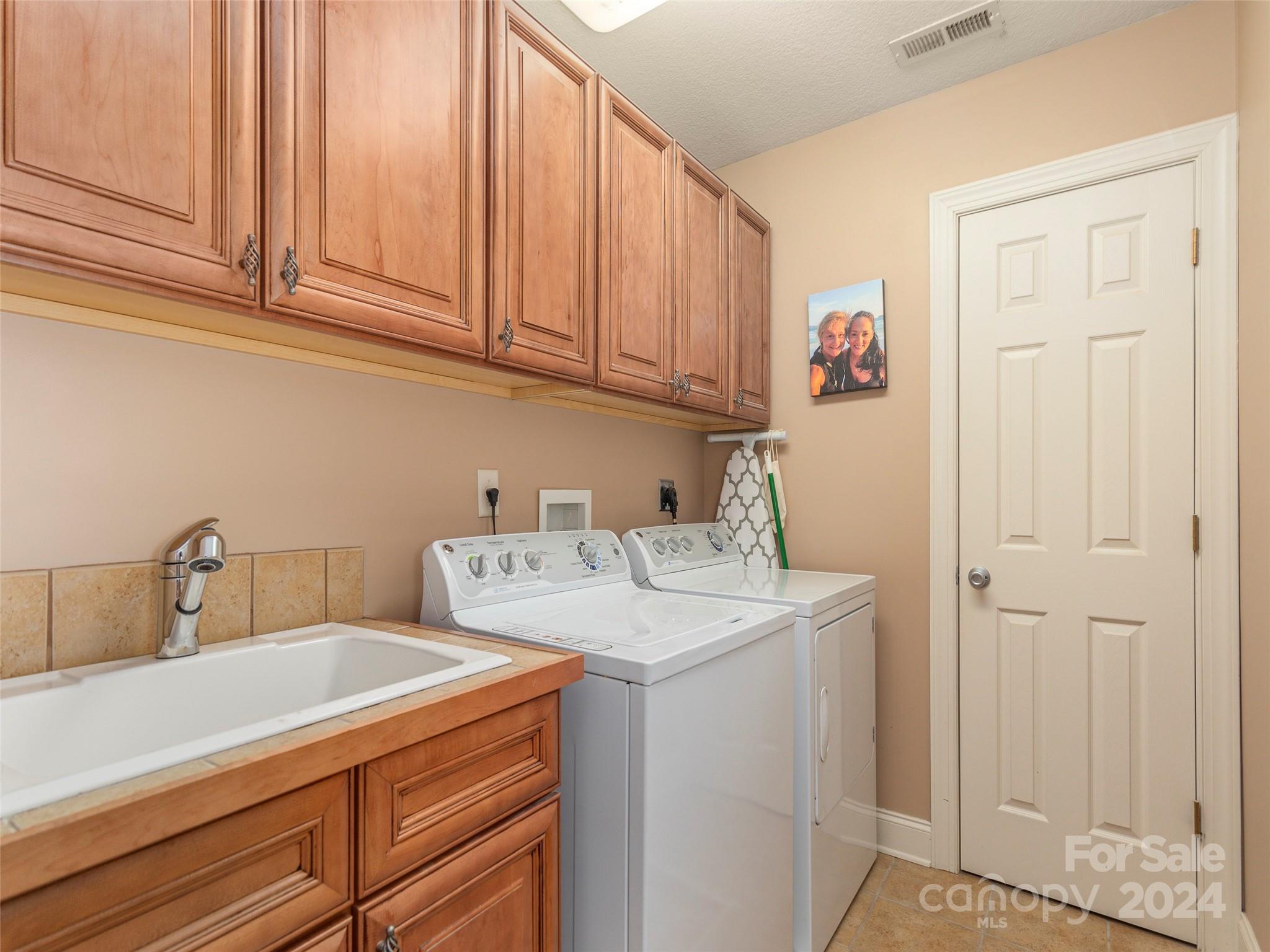 Ledgestone - Residential