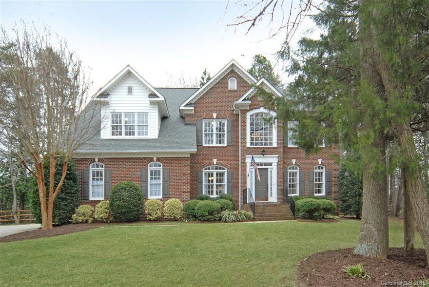 Beautiful open floorplan, large cul-de-sac lot in The Landing offers abundance of natural light. Gorgeous windows. Main floor guest room. Granite, new stainless appliances in open kitchen w/island, breakfast area. Large Master Suite has trey ceiling, semi-frameless shower door. Sealed crawlspace w/dehumidifier. Newly fenced private backyard w/deck. Crown moulding, fresh paint throughout, custom shelving in garage. All new oil rubbed bronze plumbing hardware & cabinet hardware. Easy walk to pool.