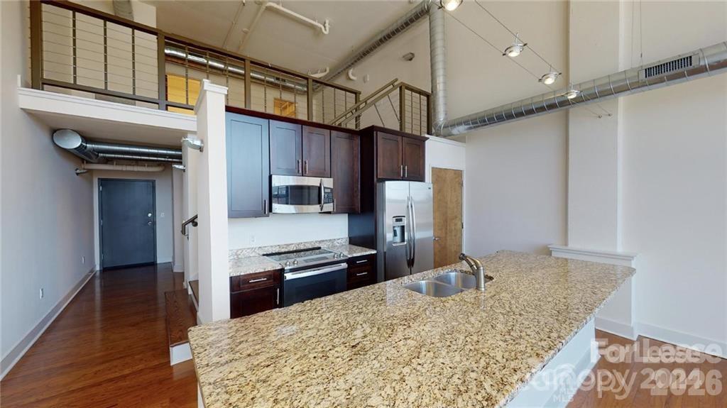 715 N Graham Street 305