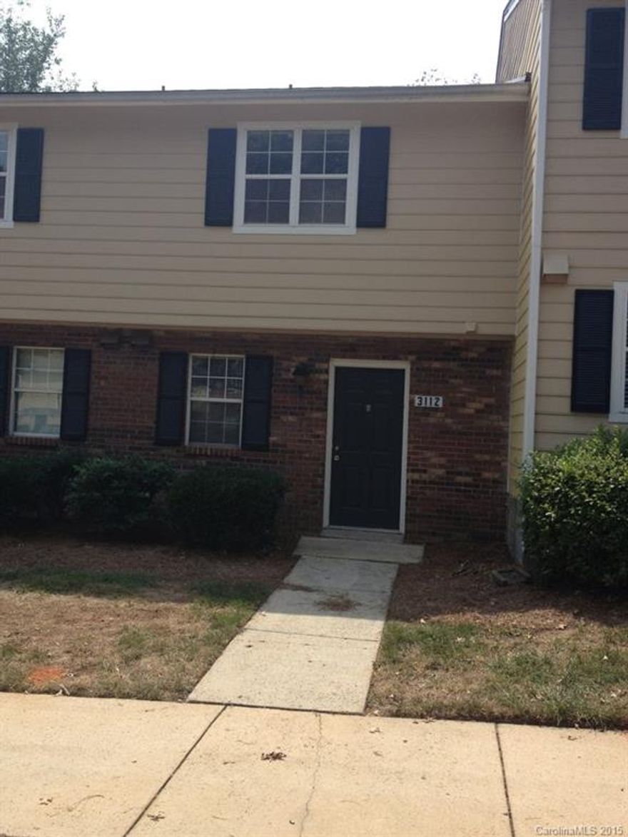 Excellent location in Southpark. Open floor plan, 2 bedroom and 1.5 baths. Fireplace in the family room.