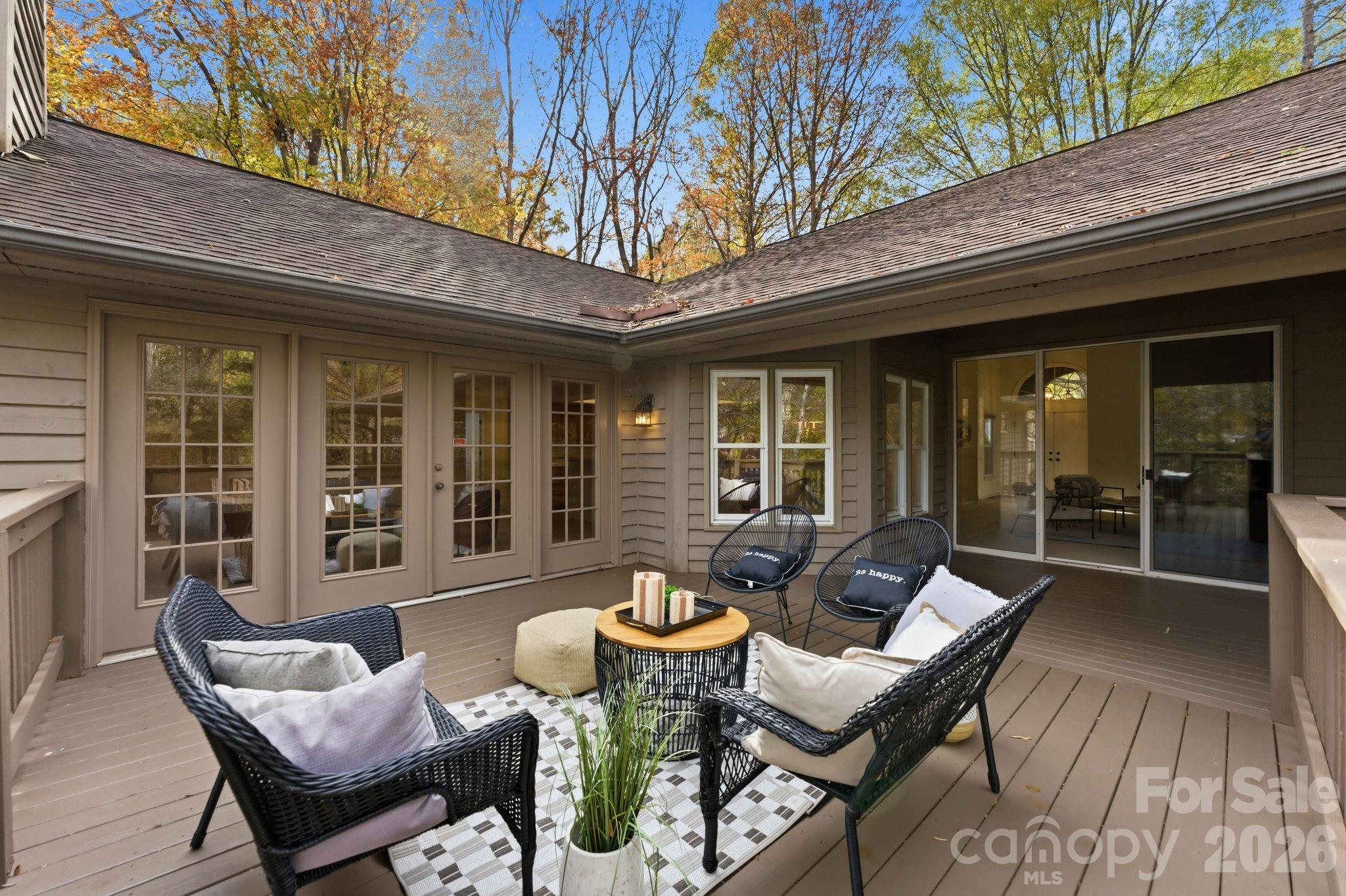 927 Longfield Circle