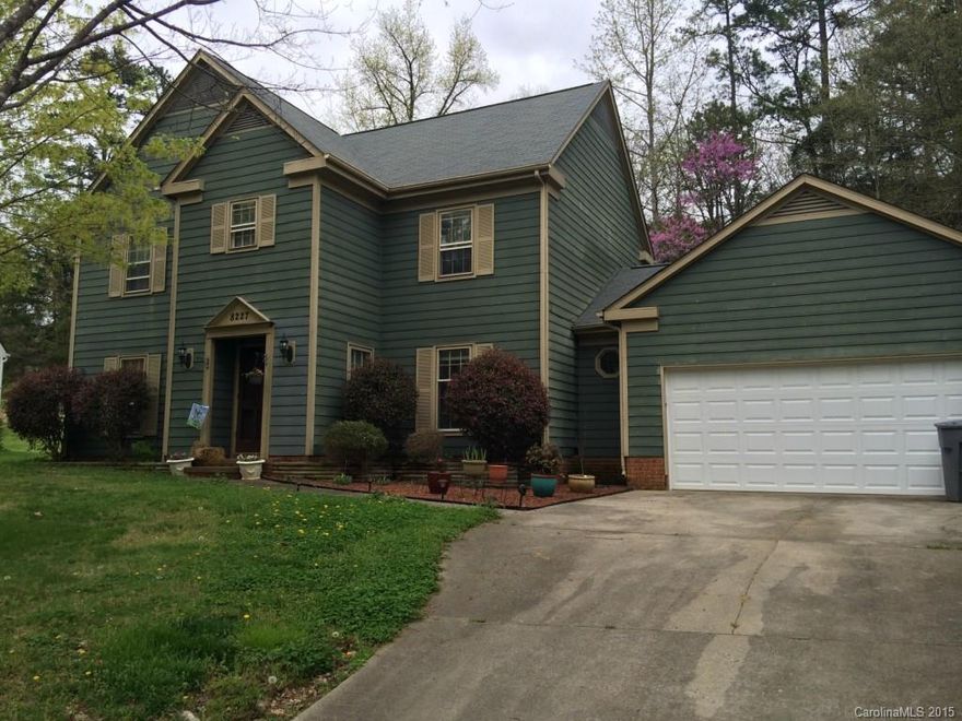 Minutes form I-85, Uptown, University Research Park, Concord Mills and Northlake Mall. Formal Dining & Living w/hardwood floors, wood-burning FP, built-in book shelves, Kitchen w/SS Appliances including Refrigerator, Granite Counters, Ceramic Tile, Breakfast, Laundry. Master Suite w/Full Bath, 2nd Full Bath, BR2, BR3, BR4. Fenced Yard w/Mature Trees