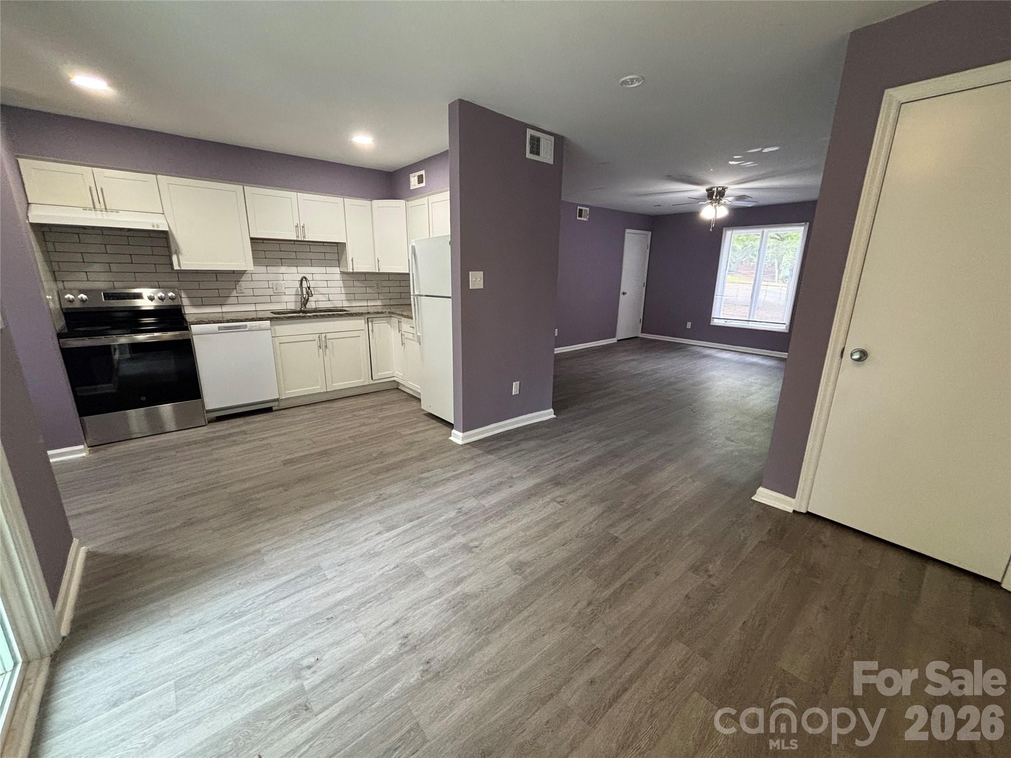1920 Countrymens Court 4