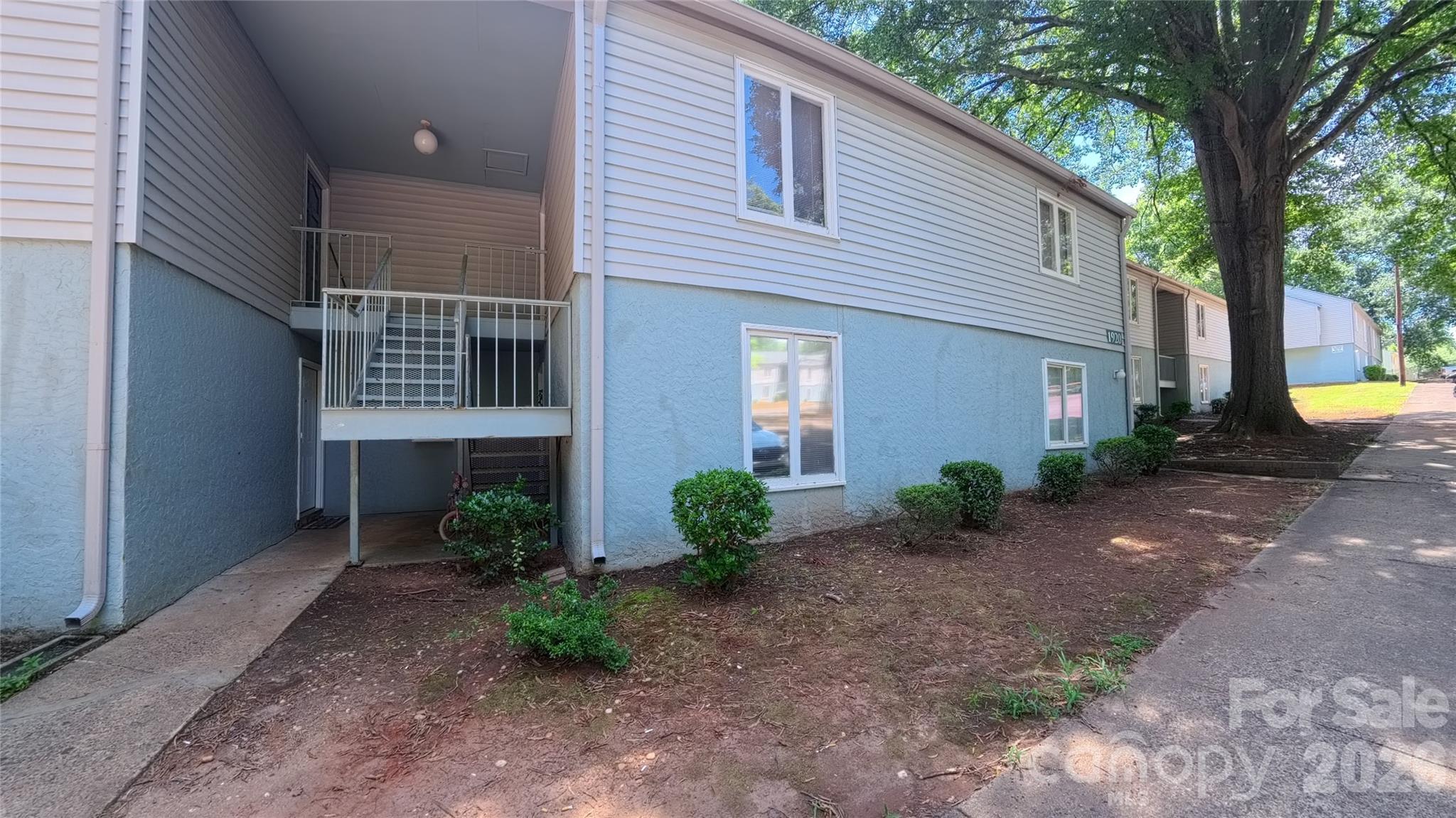 1920 Countrymens Court 4