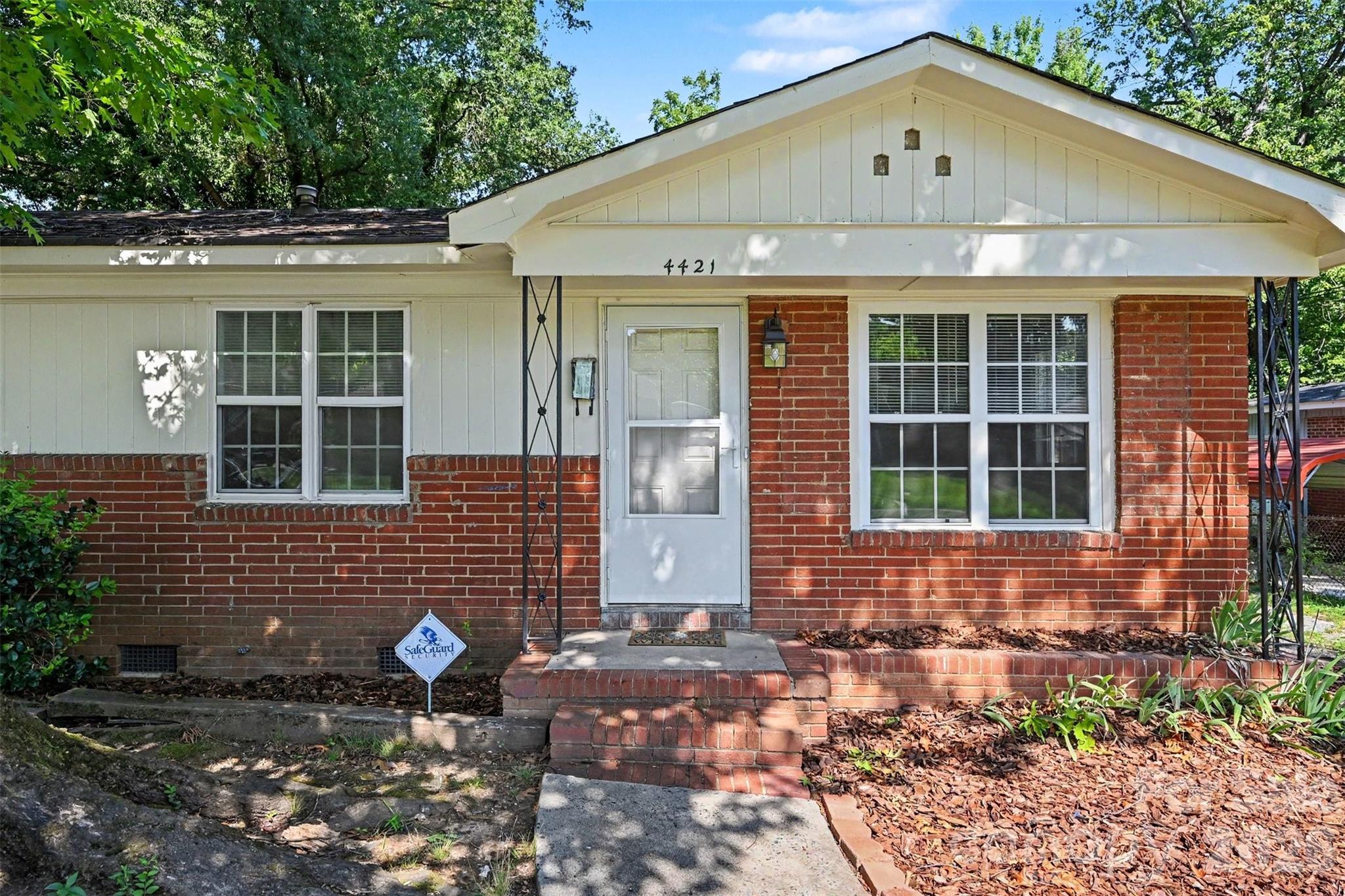 4421 Knollcrest Drive