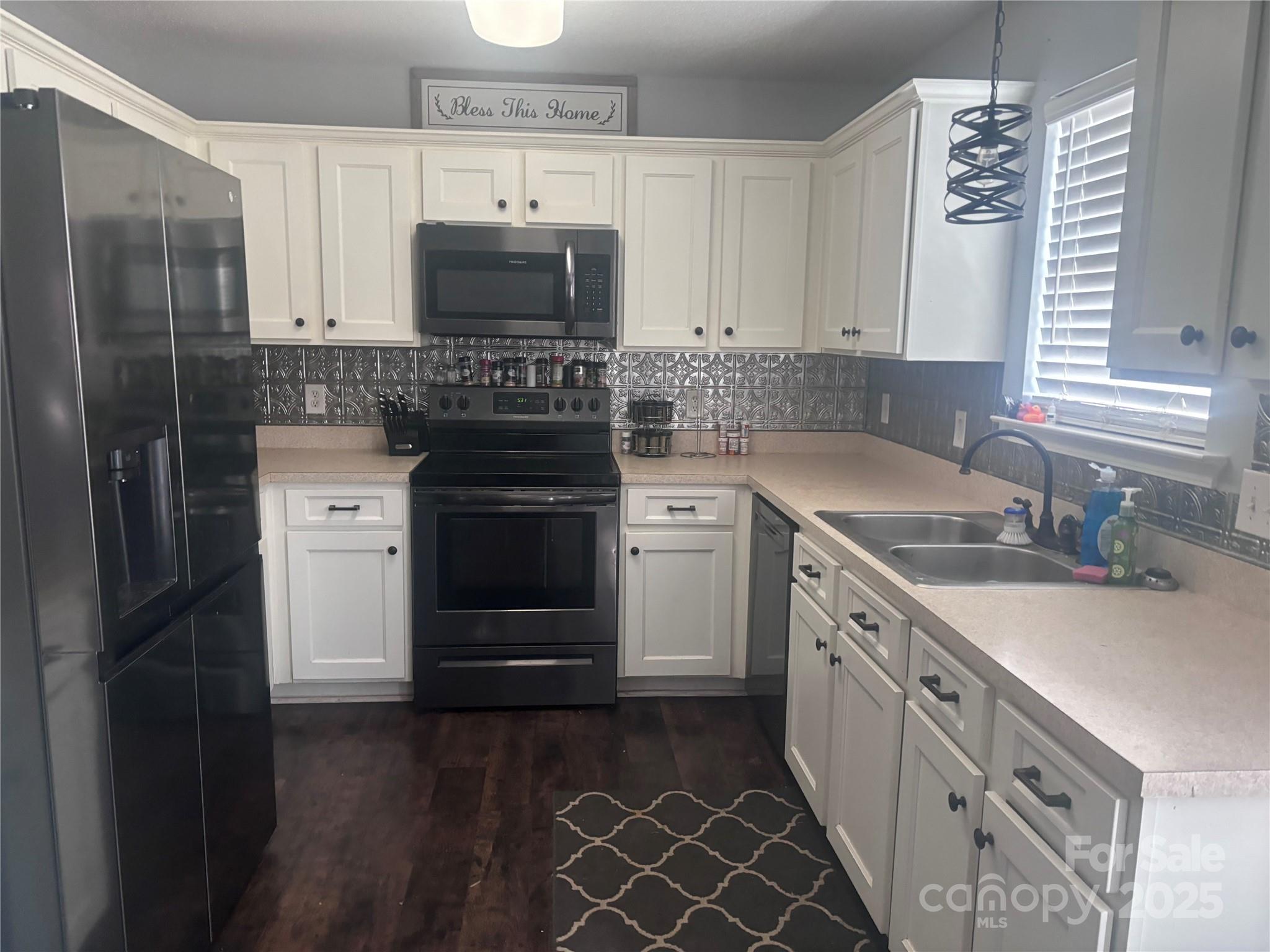 Lincolnton, North Carolina 28092, United States, 4 Bedrooms Bedrooms, ,3 BathroomsBathrooms,Residential,Active,1836