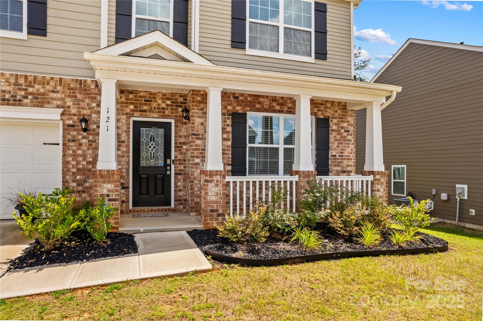 121 Edgehill Court