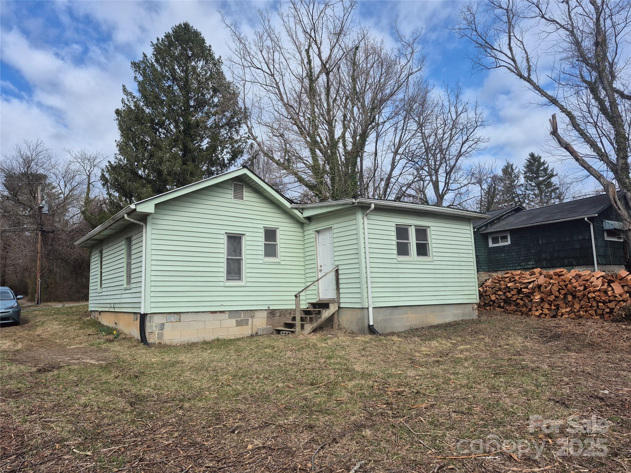 8 White Avenue