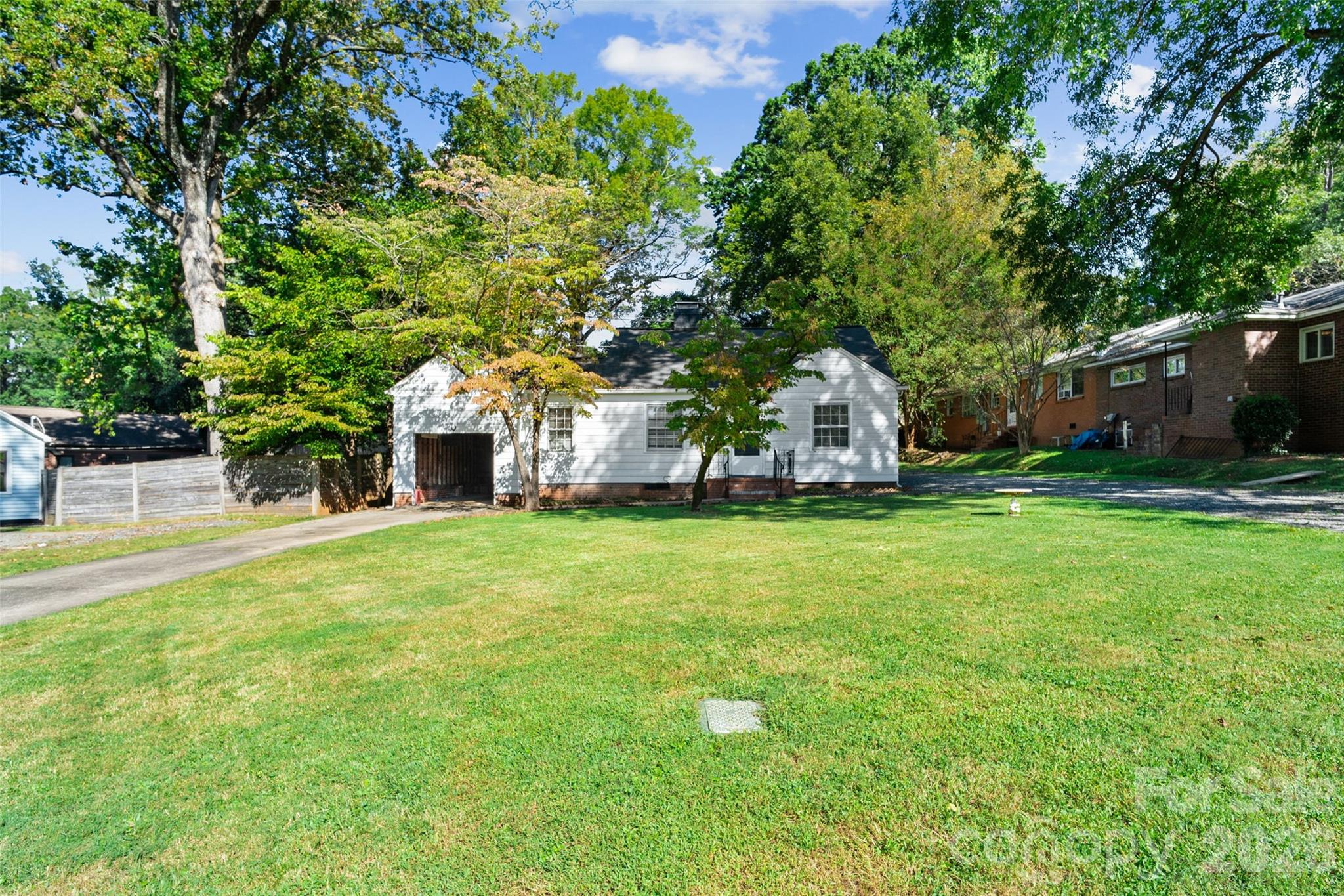 1211 Woodland Drive