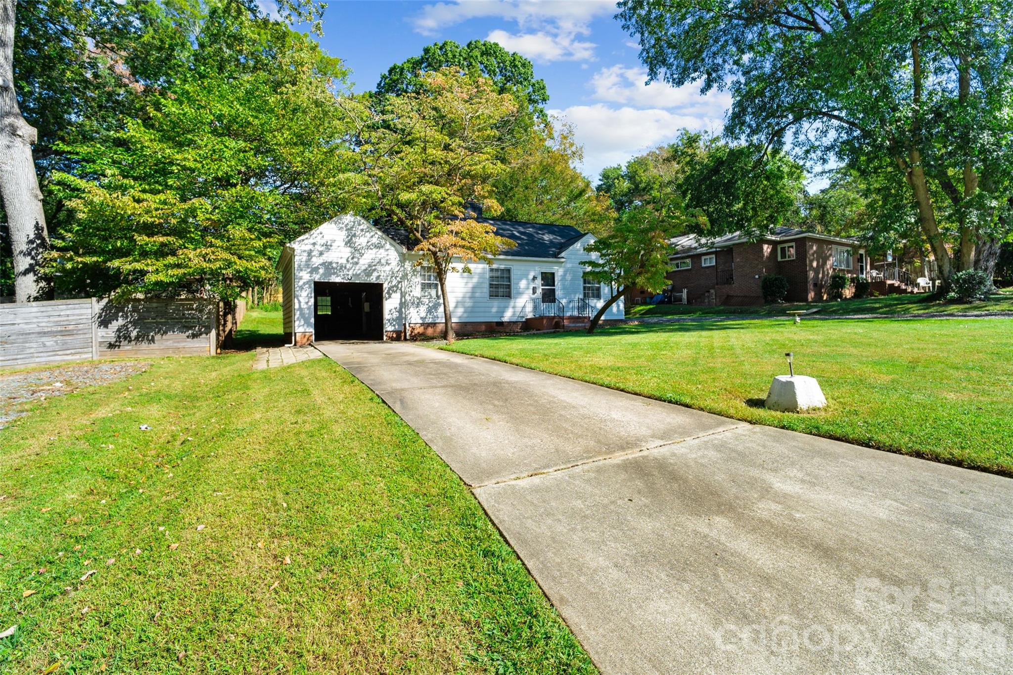 1211 Woodland Drive