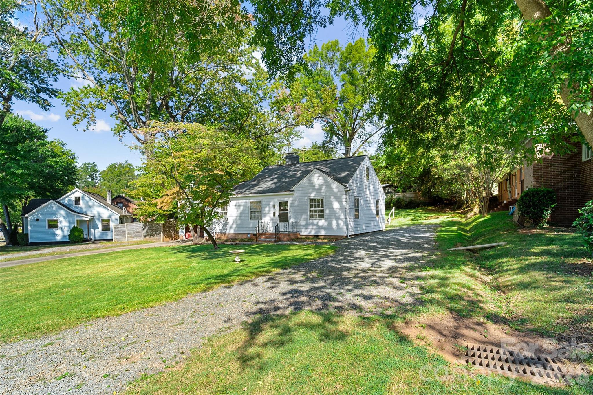 1211 Woodland Drive