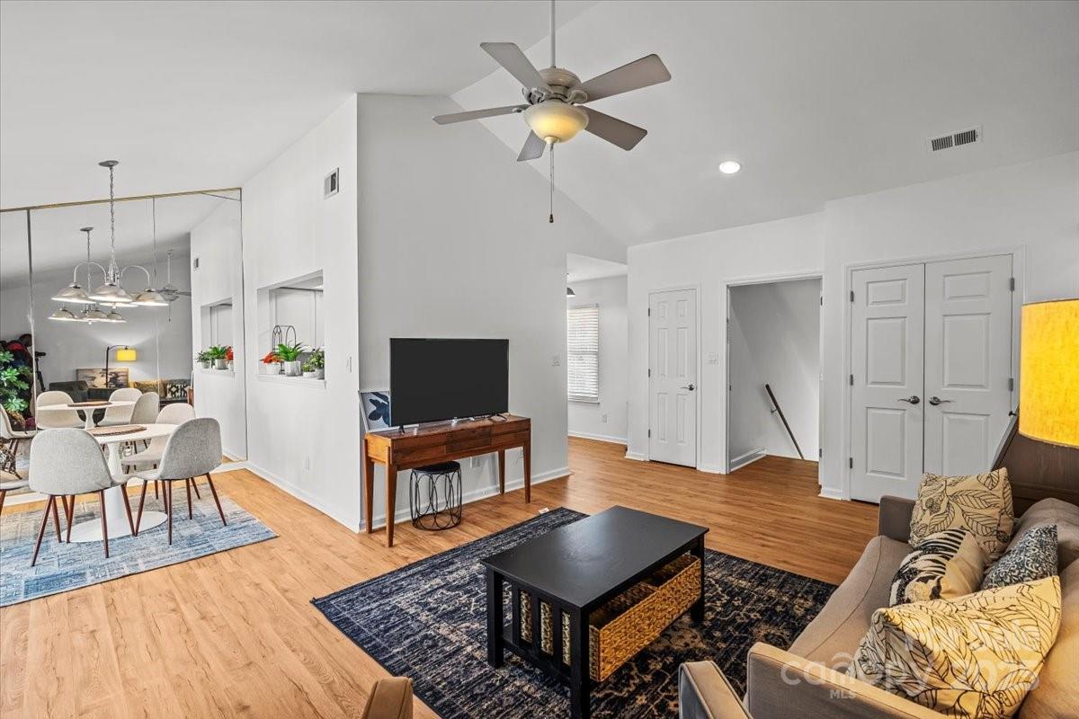 9401 S Vicksburg Park Court