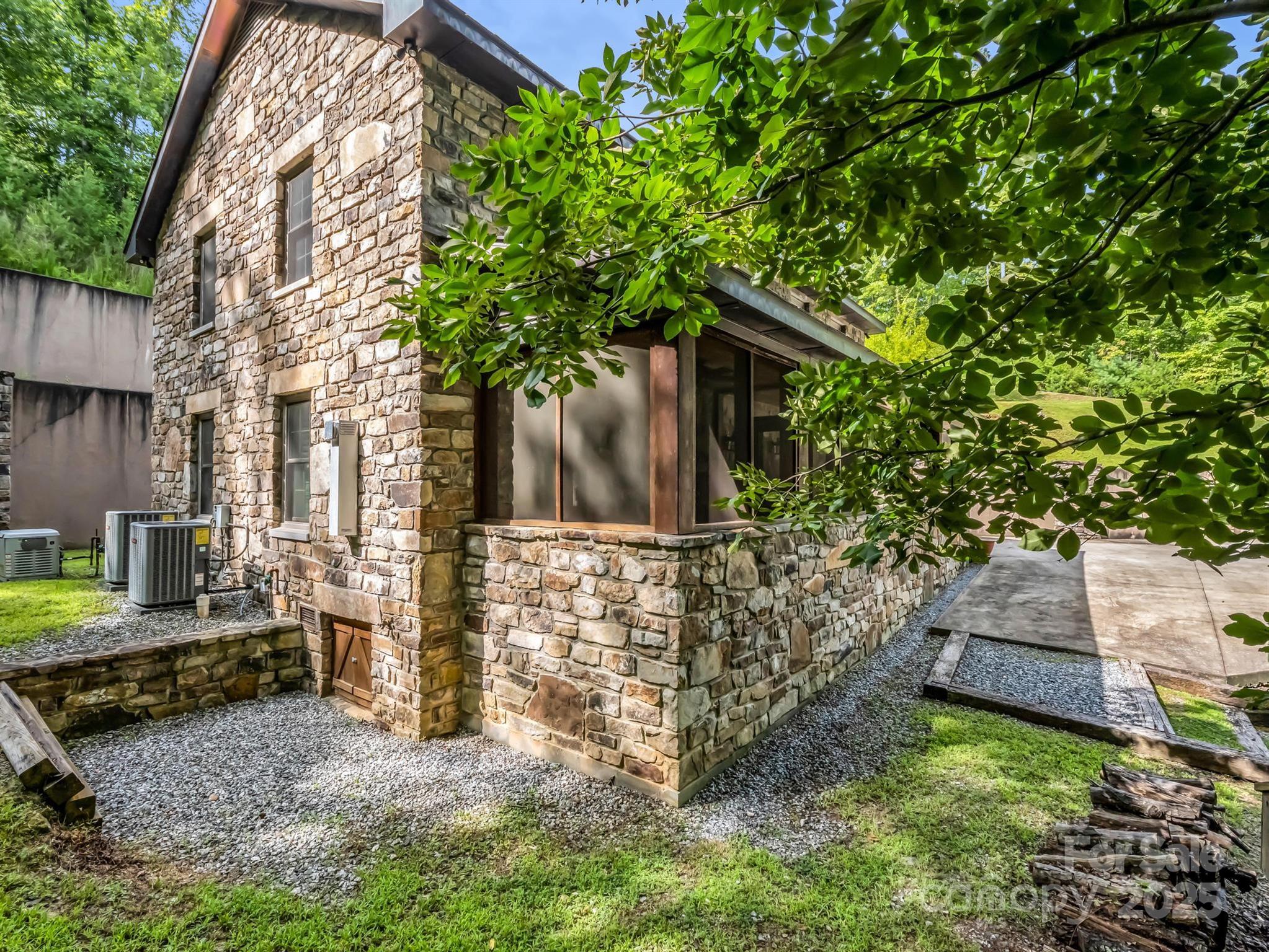 2452 Lake Adger Parkway