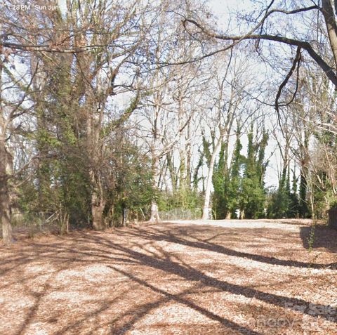 Photo of 3108 Avalon Avenue, Charlotte, NC 28208 (MLS # 4393222)