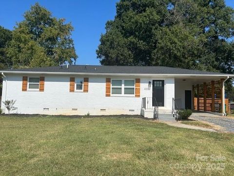 4333 Oak Forest Drive Charlotte NC 28215