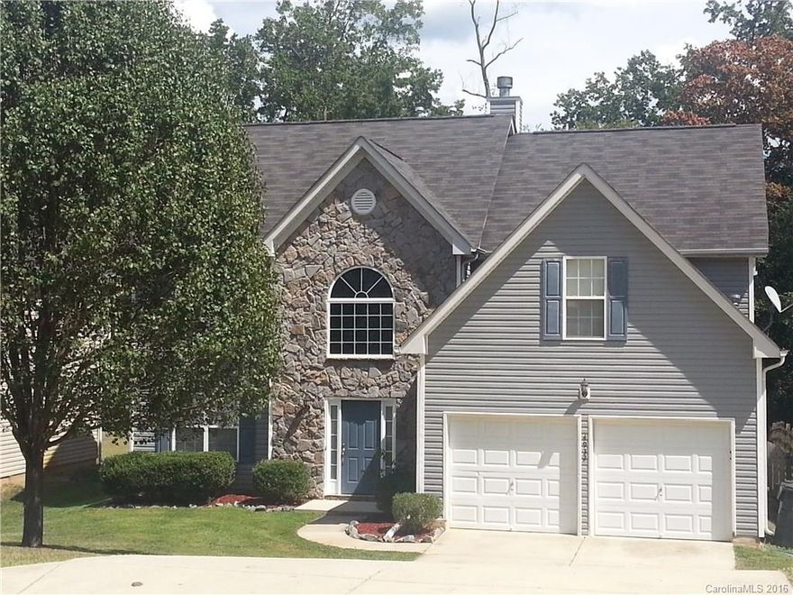 YOU HAVE GOT TO SEE THIS HOME!!!! TWO STORY FOYER,LOVELY CABINETS,CATHEDRAL STYLE CEILINGS IN THE THREE BEDROOMS AND MASTER PLUS MASTER STUDY FOR EXTRA SPACE. TWO SIDED FIREPLACE SEPARATES 'SUNKEN' GREATROOM AND EAT IN KITCHEN. A LARGE PRIVATE FENCED BACK YARD ON A WOODED LOT. THIS HOME WANT LAST LONG. STOP LOOKING AND START LIVING!!!!