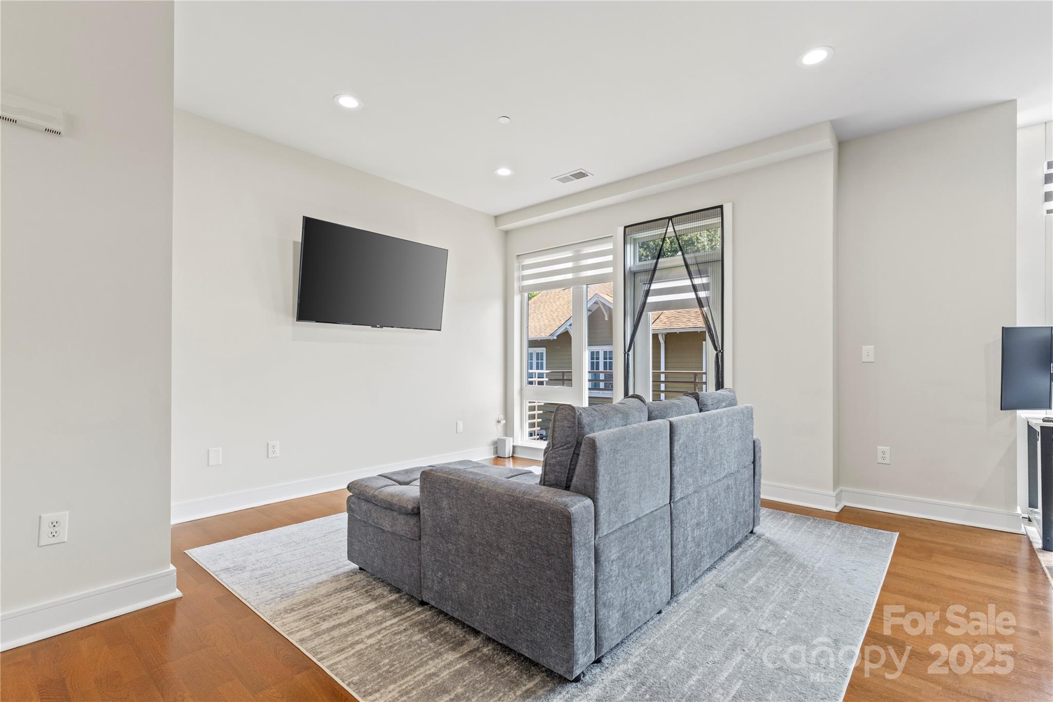300 Magnolia Avenue 202